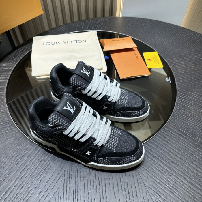 LV TRAINER SNEAKER LV-000573
