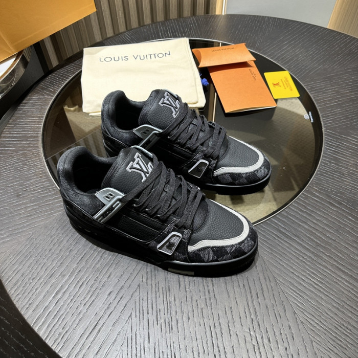 LV TRAINER SNEAKER LV-000574
