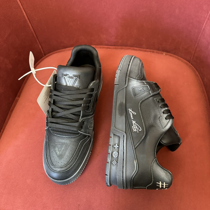 LV TRAINER SNEAKER LV-000586