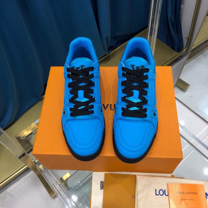 LV SNEAKER LV-000317
