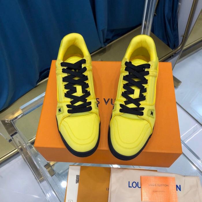 LV SNEAKER LV-000318