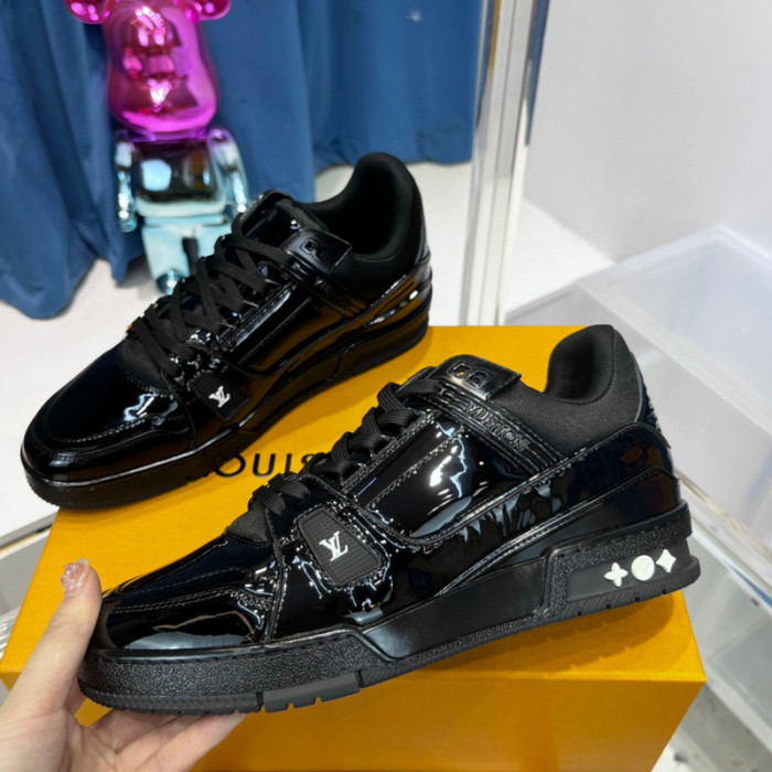 LV SNEAKER LV-000382