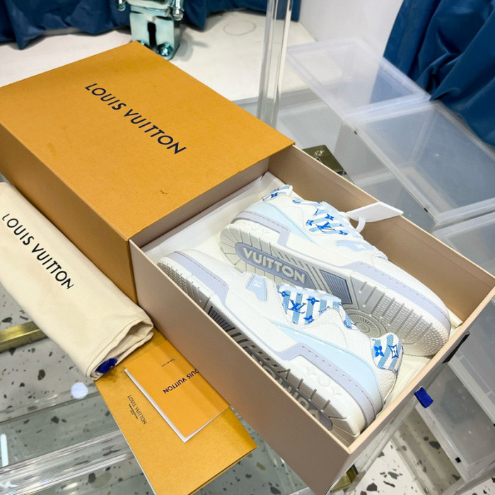 LV SNEAKER LV-000440