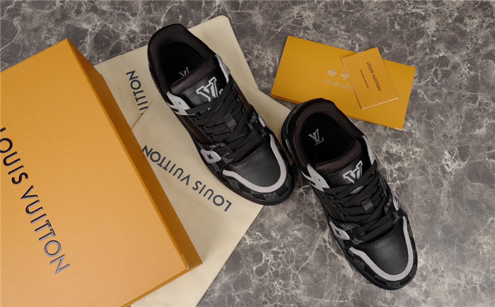 LV SNEAKER LV-000189