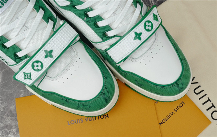 LV SNEAKER LV-000198