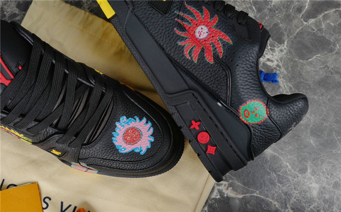 LV SNEAKER LV-000217