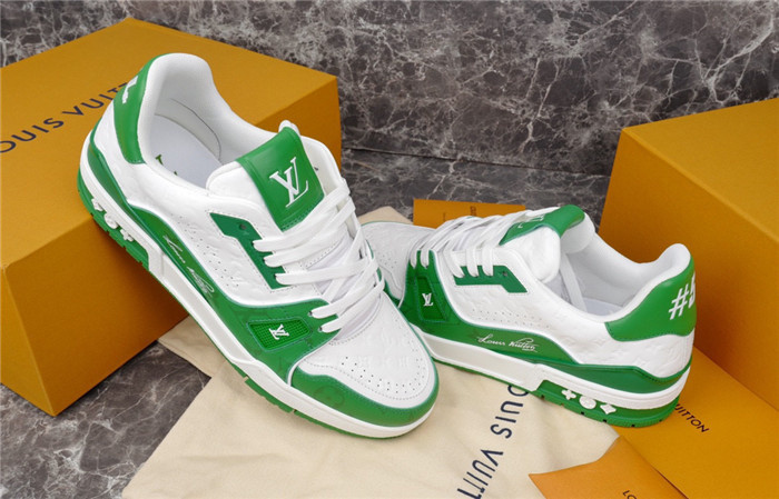 LV SNEAKER LV-000218