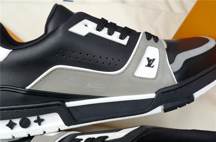 LV SNEAKER LV-000260
