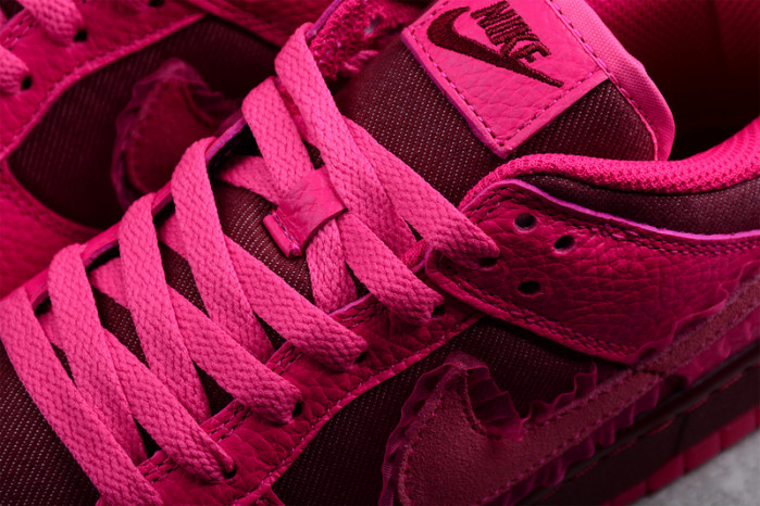Nike Dunk Low Valentine