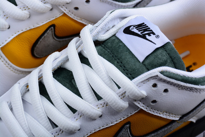 Nike SB Dunk Low "Kobe"