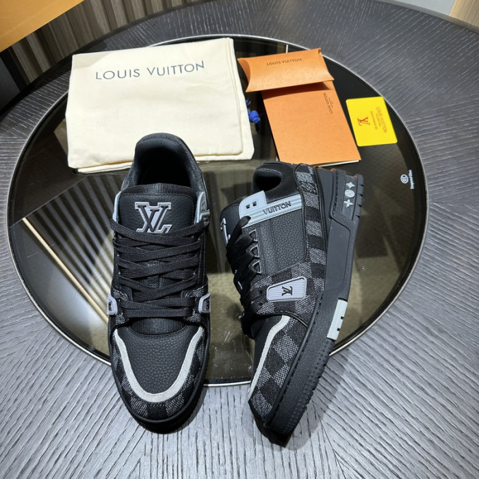 LV TRAINER SNEAKER LV-000574
