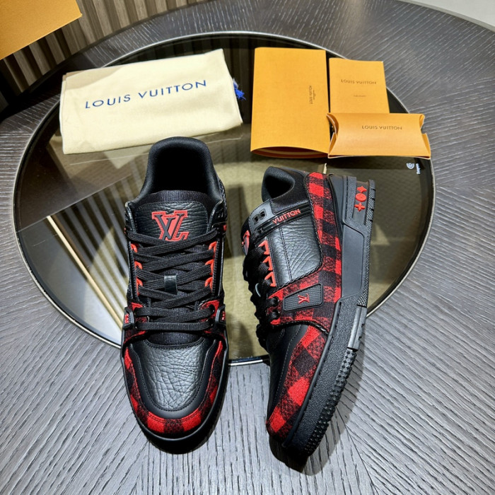 LV TRAINER SNEAKER LV-000584