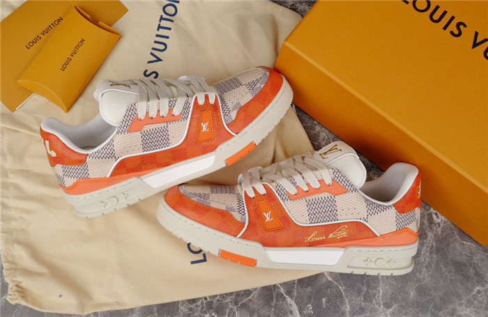 LV SNEAKER LV-000160