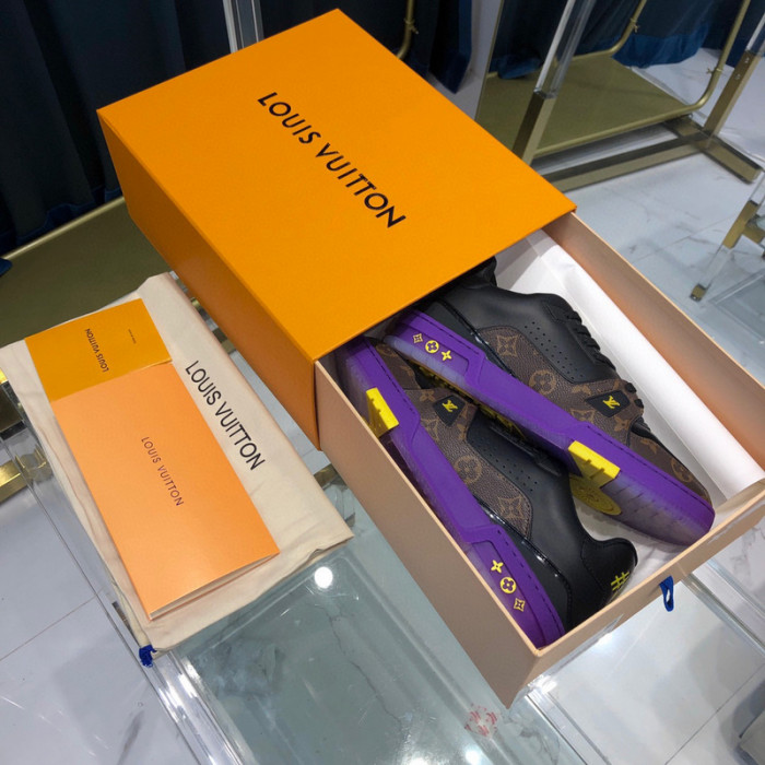 LV SNEAKER LV-000315