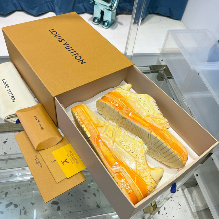 LV SNEAKER LV-000426