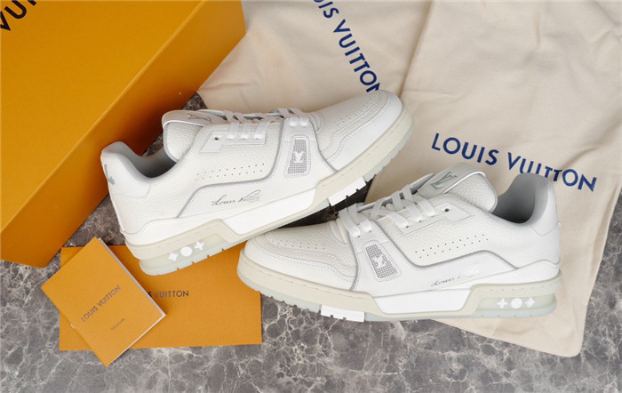 LV SNEAKER LV-000206