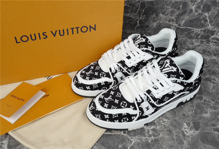 LV SNEAKER LV-000226