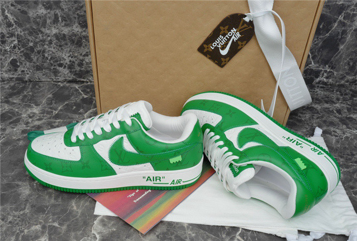 LV SNEAKER LV-000246