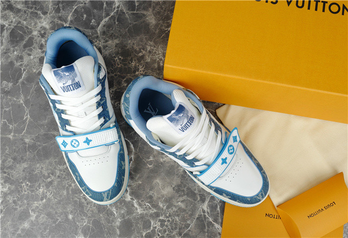 LV SNEAKER LV-000261