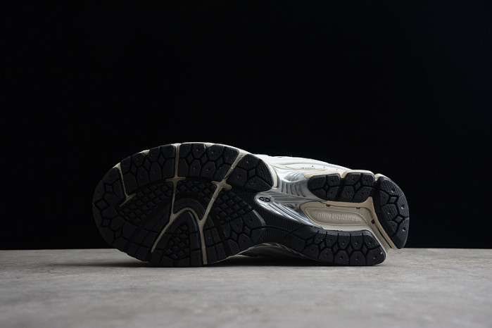 NEW BALANCE SNEAKER 007