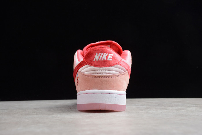 Nike Dunk SB Low strangelove skateboards CT2552-800