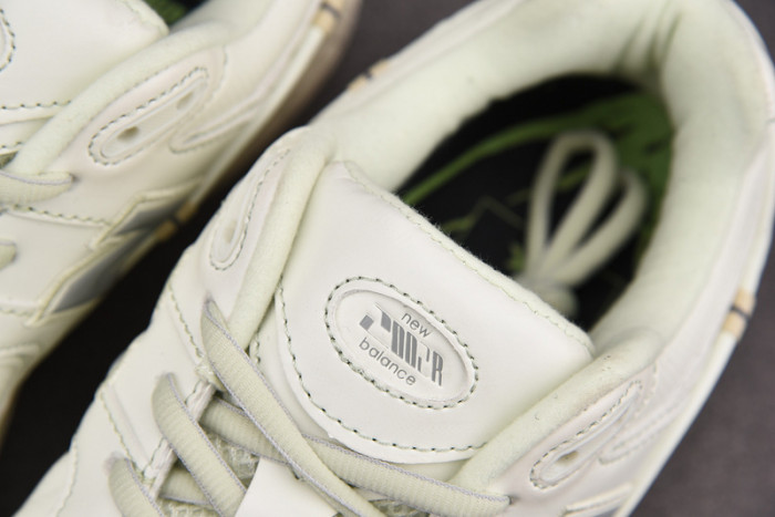 NEW BALANCE SNEAKER NB049