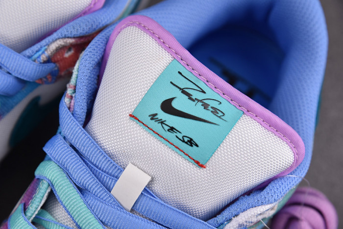 FUTURA LABORATORIES X NIKE DUNK LOW SB 