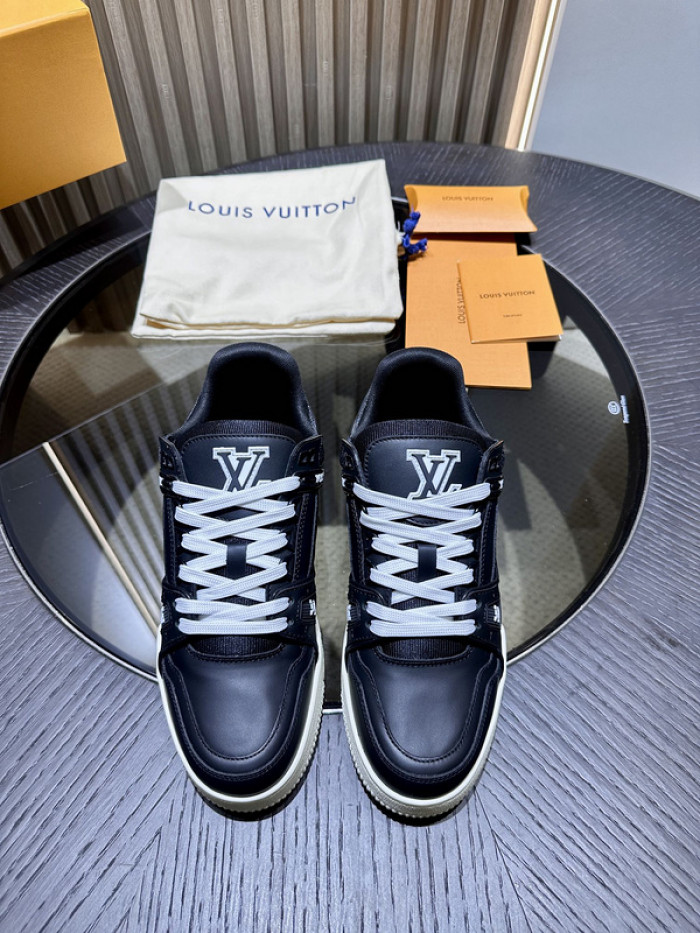 LV TRAINER SNEAKER LV-000564