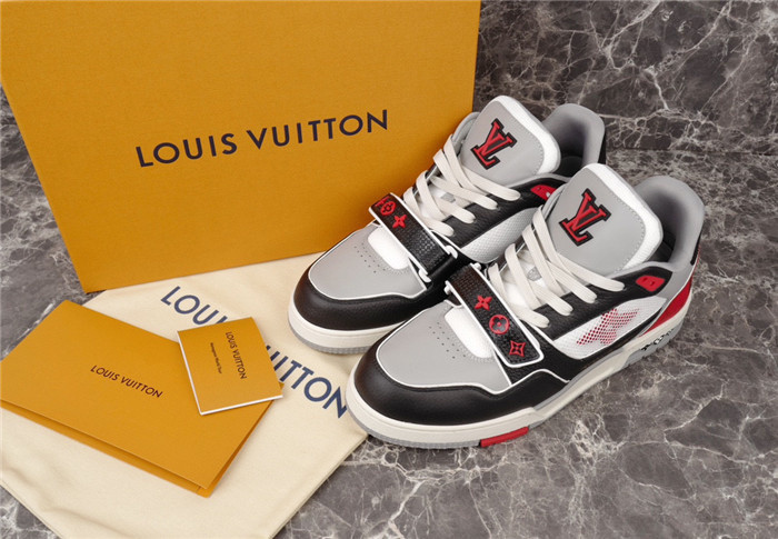LV SNEAKER LV-000157