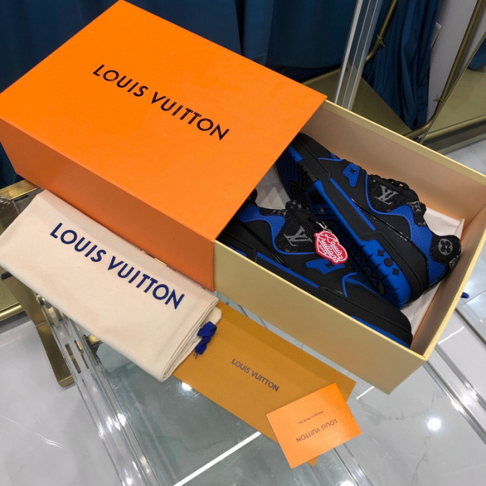 LV SNEAKER LV-000325