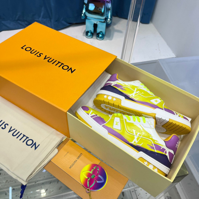 LV SNEAKER LV-000341