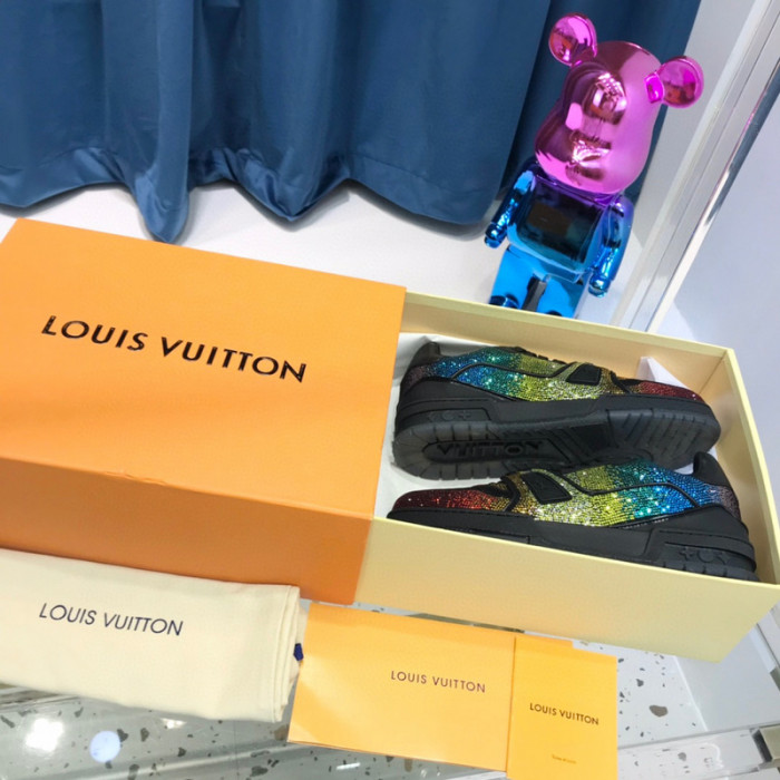 LV SNEAKER LV-000365