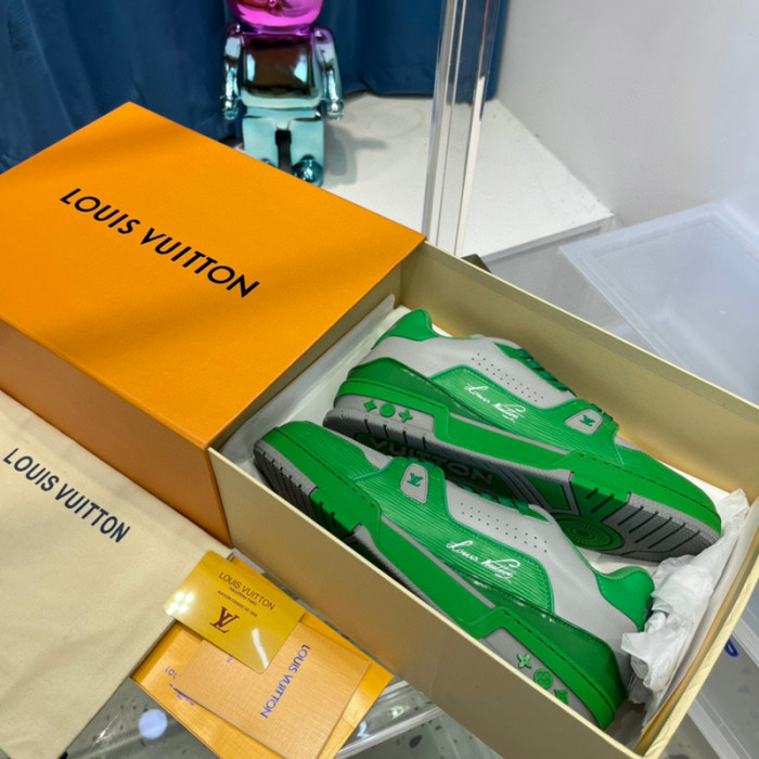 LV SNEAKER LV-000377