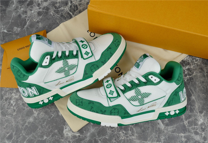 LV SNEAKER LV-000198