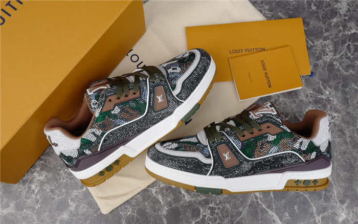LV SNEAKER LV-000225