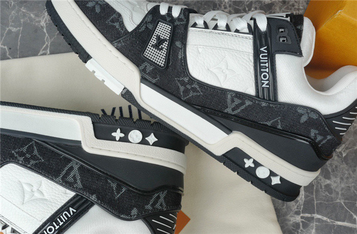 LV SNEAKER LV-000275