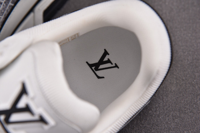 LV SNEAKER LV-000099