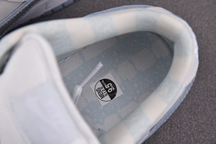 Nike SB Dunk Low White Lobster (Friends and Family) FD8776-100