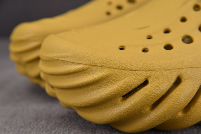 Cr*0*s x salehe bembury c00021