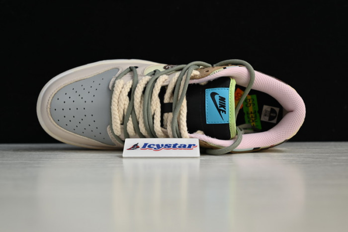 Dunk Low SE "Free .99"