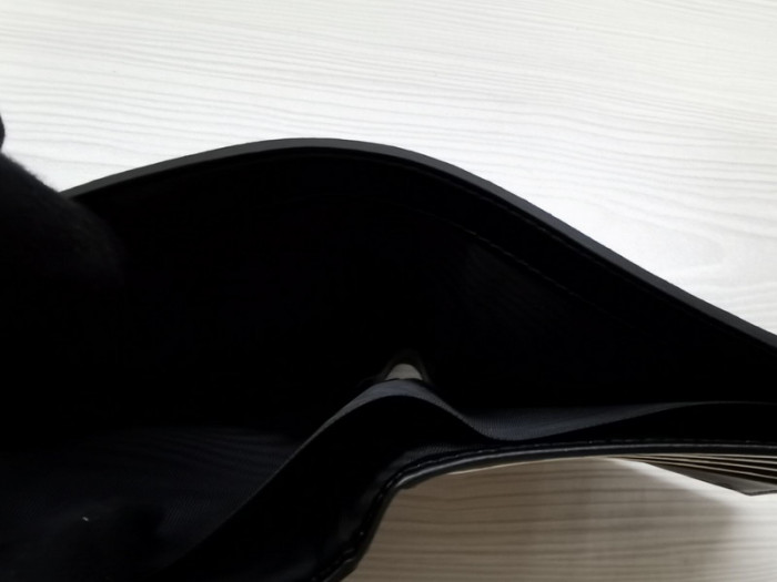 G*u*i snake black wallet