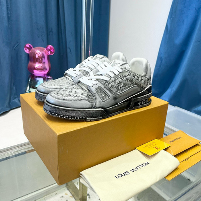 LV SNEAKER LV-000427