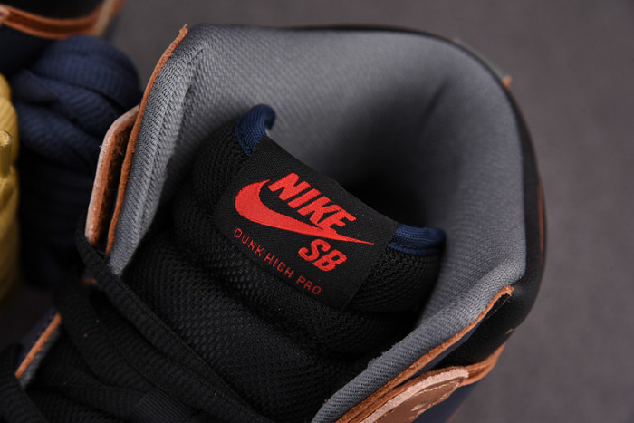 Gundam x Nike SB Dunk High "Banshee" DH7717-400